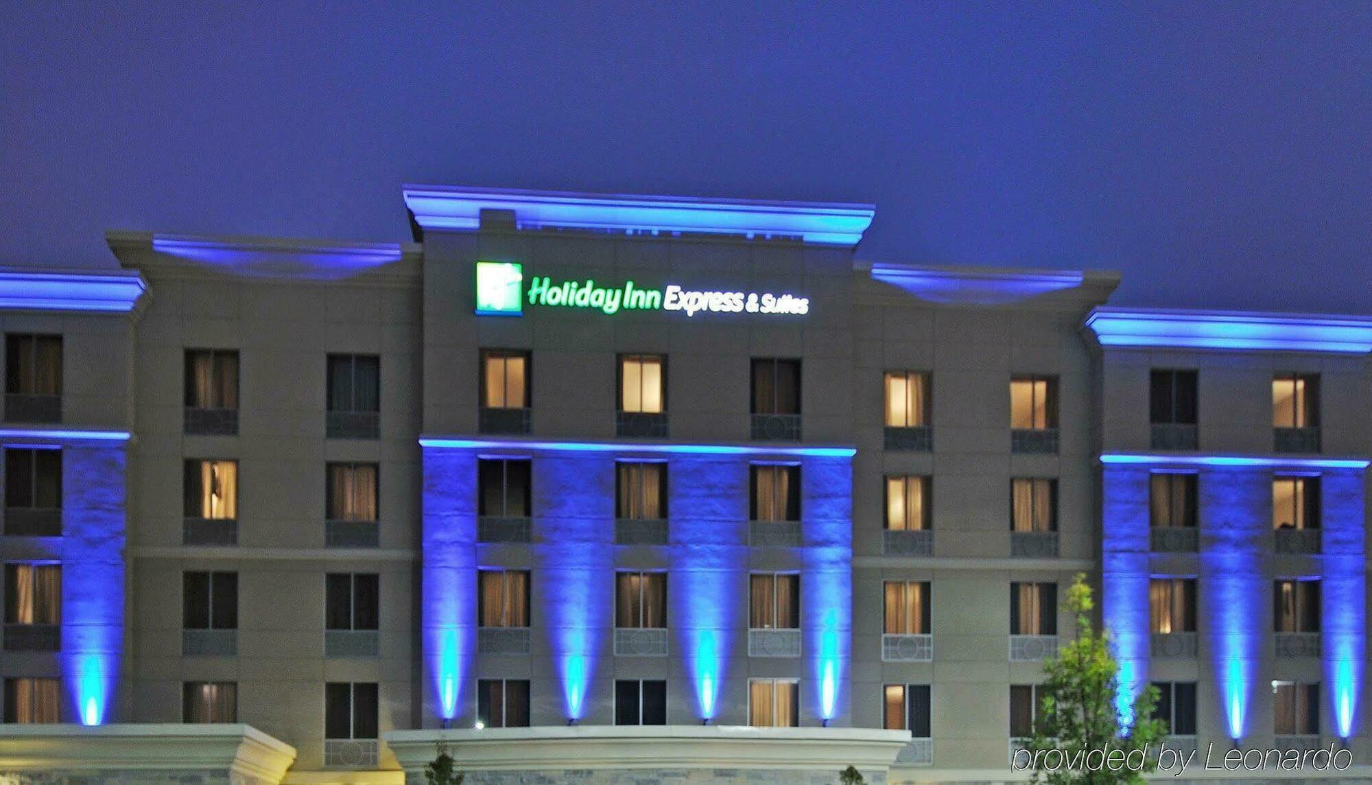 Holiday Inn Express & Suites Vaughan-Southwest, An Ihg Hotel Exterior foto